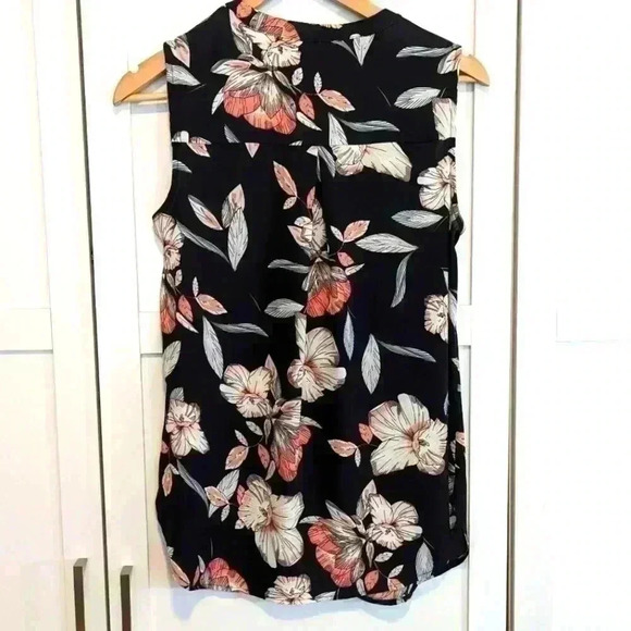 Cleo Sleeveless Floral Top - Picture 2 of 3